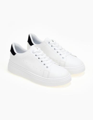 Basic sneakers με χρωματική λεπτομέρια - Λευκό-Μαύρο